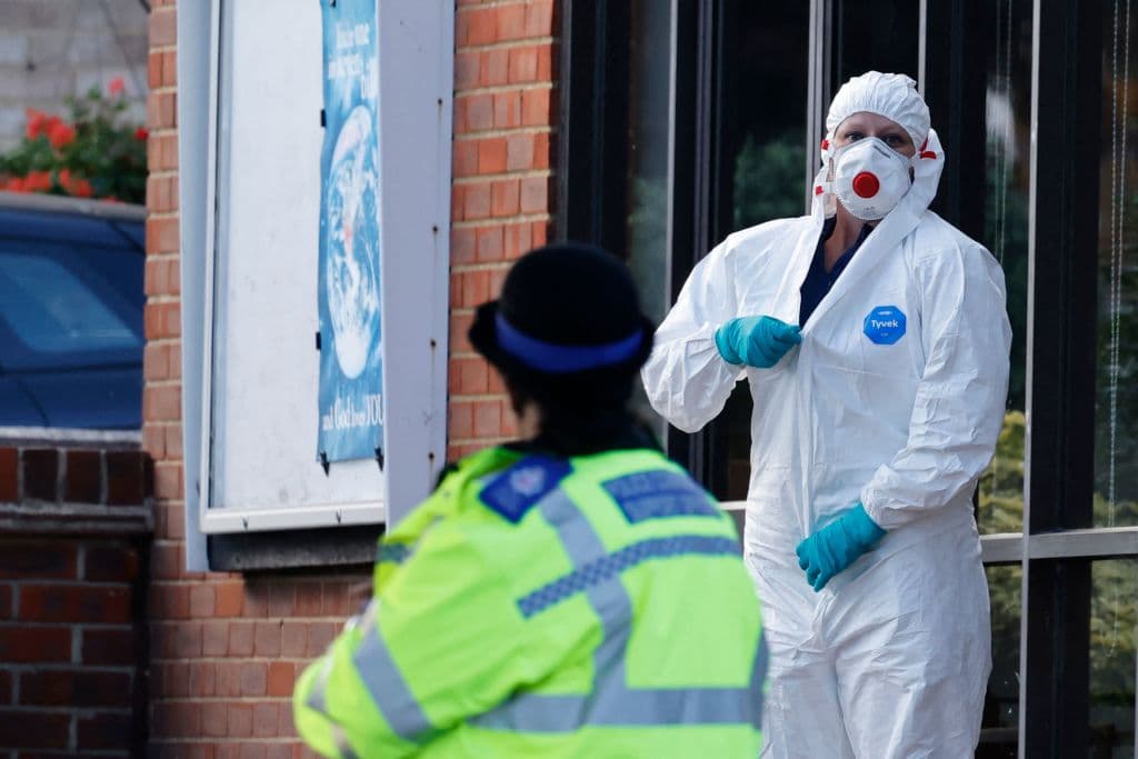 Autoridades declaran "incidente terrorista" al asesinato del parlamentario británico que fue acuchillado en una iglesia