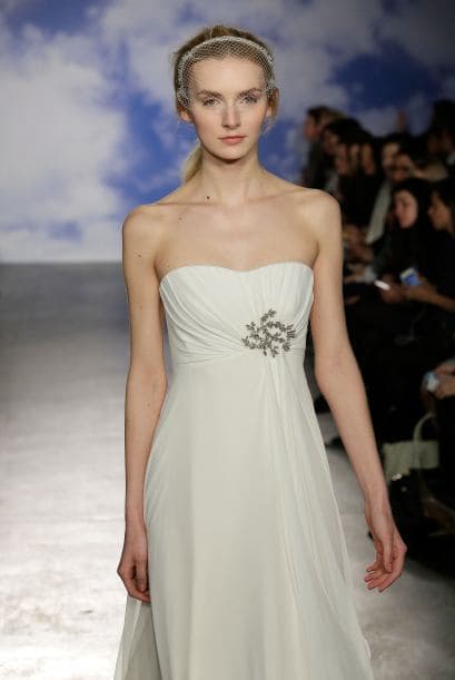 Aquí los mejores modelos del diseñador Jenny Packham.