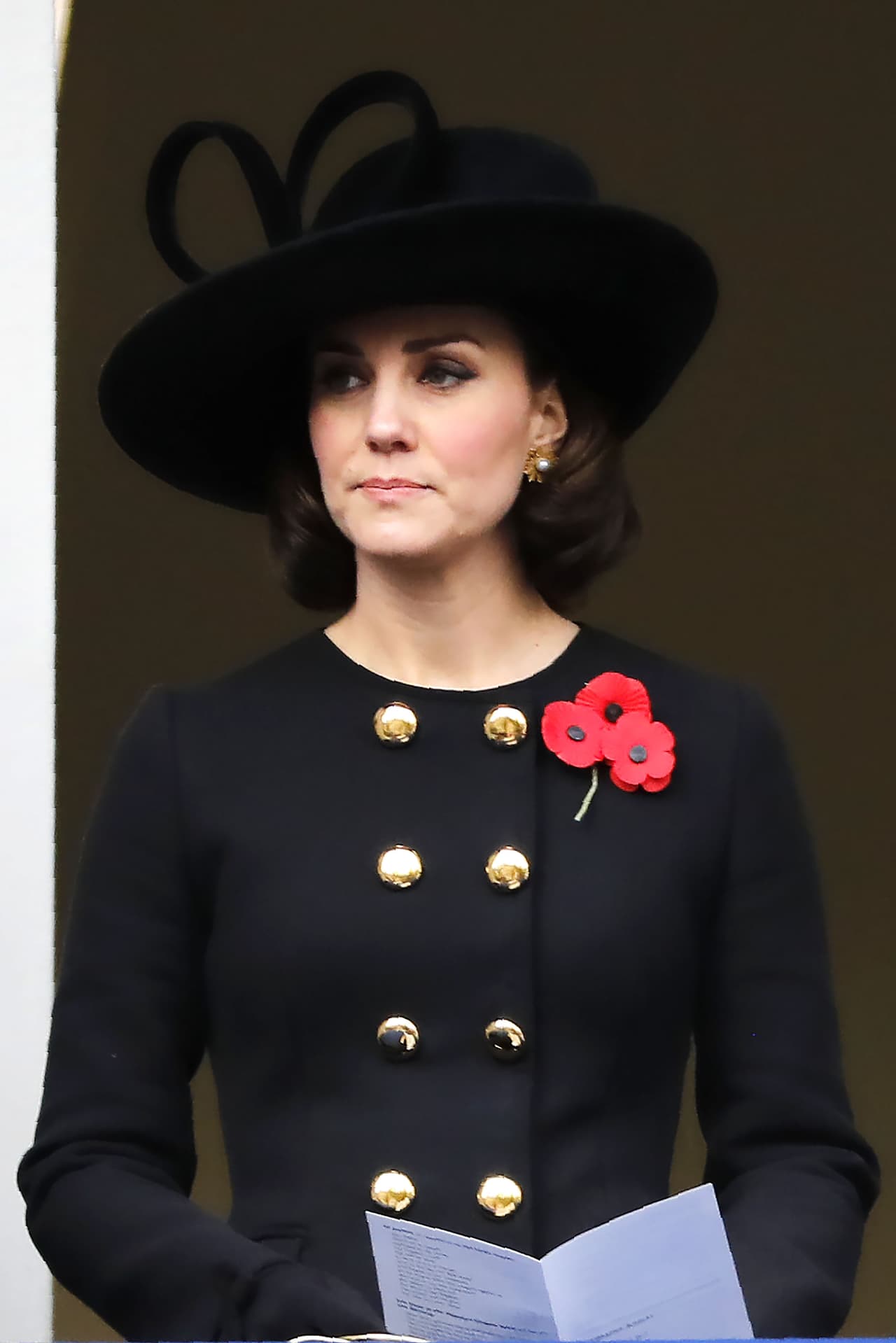 Middleton usó esta prenda en la ceremonia del Remembrance Sunday que se realizó el 12 de noviembre de 2017, en la que se conmemora a los hombres y mujeres que contribuyeron en las dos guerras mundiales y los conflictos posteriores.