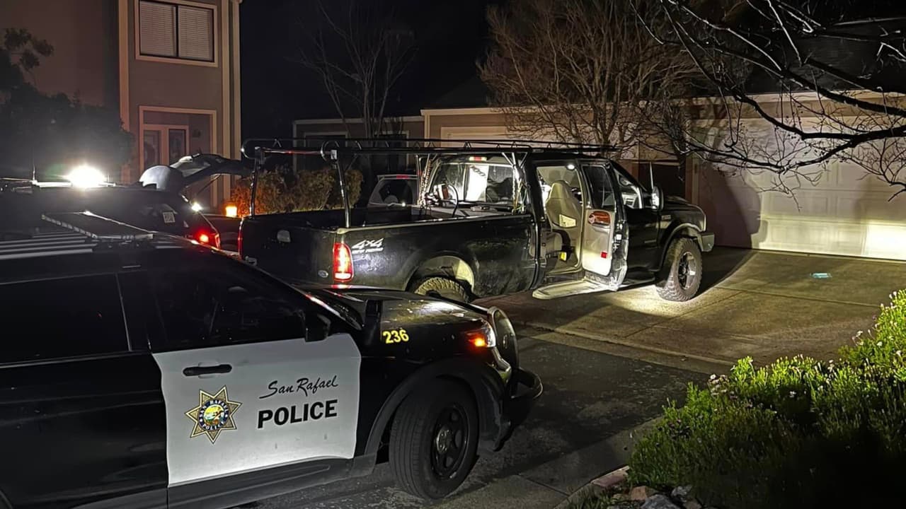 Un delincuente condenado fue arrestado la noche del lunes 26 de febrero de 2024, tras un incidente de robo de coche presenciado por un oficial del Departamento de Policía de San Rafael (SRPD). Los oficiales recuperaron drogas, un arma cargada y bienes robados del vehículo del sospechoso.