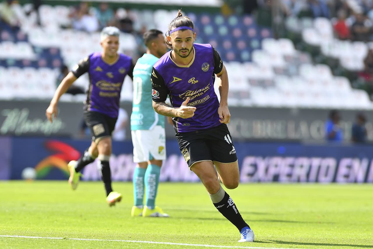Mazatlán FC golearon a domicilio al León 0-3 en el juego de la Jornada 8 del Apertura 2022. Los Cañoneros sentenciaron el partido en los primeros 17 minutos del primer tiempo con goles de Nicolás Benedetti, Eduardo Bello y un autogol de Stiven Barreiro.