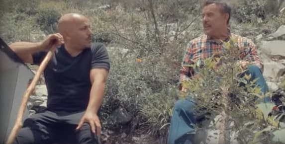 Lupillo escogió cantar 'No llega el olvido', tema de Espinoza Paz que Jenni interpretó muchas veces y por su parte el 'Patriarca del corrido' escogió la canción 'Regalo Caro'.