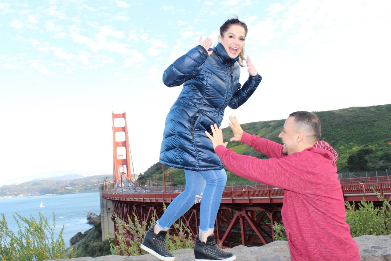 <b>María Esther y Pancho</b> viajaron a San Francisco y se detuvieron en el emblemático Golden Gate Bridge para tomarse la tradicional foto en uno de los lugares más icónicos del sector.