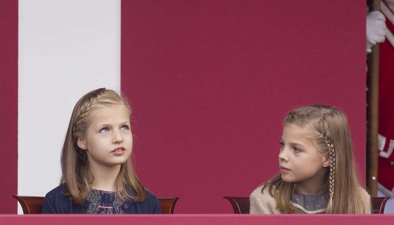 Leonor y Sofía lucieron encantadoras con un peinado muy similar.