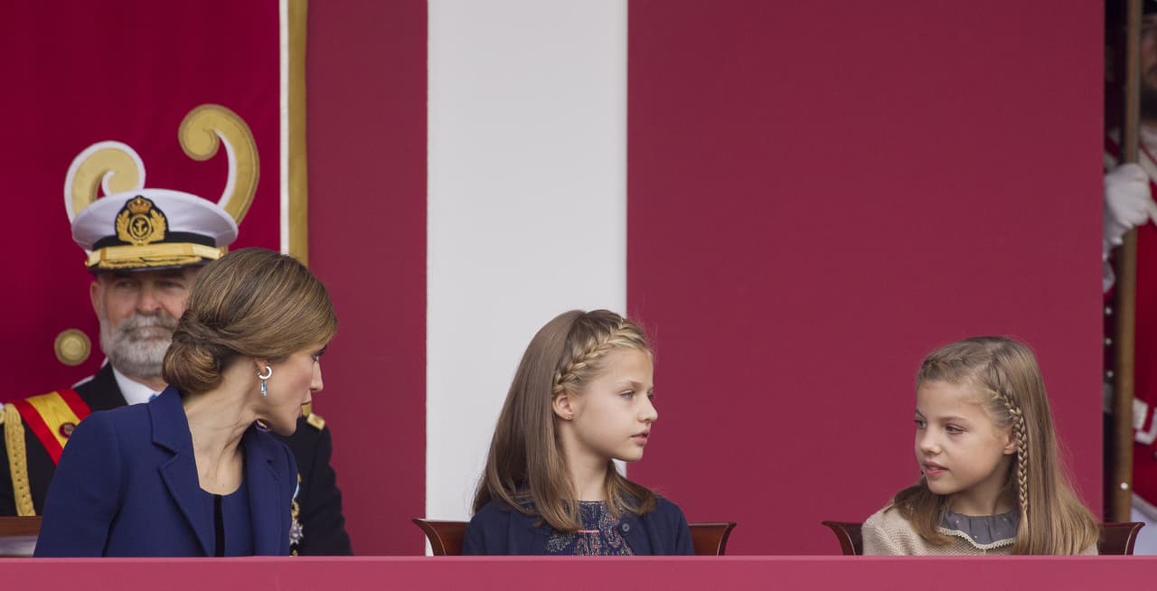 Las nenas estuvieron muy platicadoras durante el desfile militar.