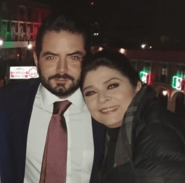 Al respecto, el protagonista de ‘Mi tío’ aseguró que se sintió “muy nervioso, mis manos me sudaban”, esto debido a que su madre tiene una larga trayectoria como actriz.