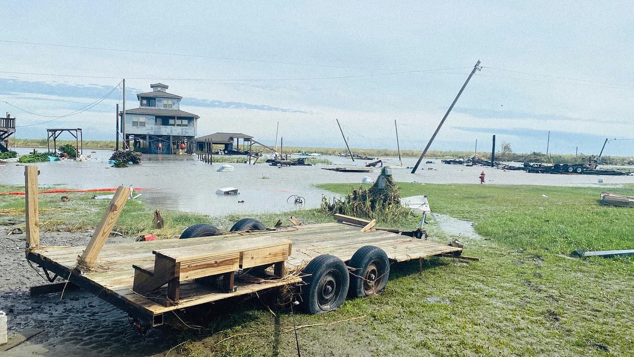 Desde que Laura tocó tierra en la madrugada del miércoles comenzó a disminuir su fuerza. El mayor temor de las autoridades era el daño que podían hacer las marejadas ciclónicas en las zonas bajas de la costa del Golfo.
<br>