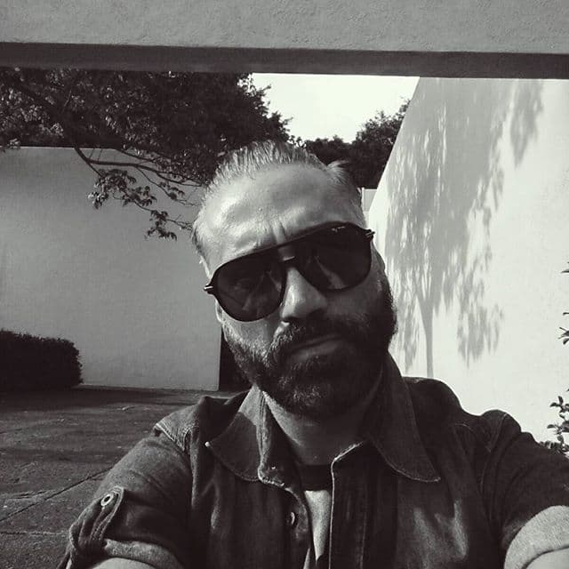 "El Potrillo" debutó profesionalmente un 30 de marzo de 1992 con la publicación de su primer álbum, al que denominó simplemente "Alejandro Fernández".