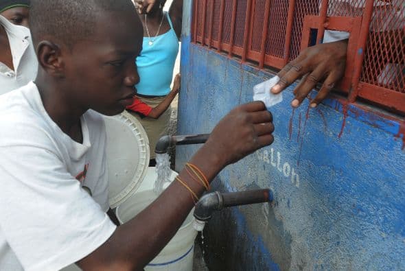 El nuevo presidente se enfrentará un mar de problemas y la oportunidad de supervisar la entrega de miles de millones de ayuda aún no entregada, heredará un país atrapado entre su despedazamiento y su reconstrucción. El 1 de enero, los haitianos celebrarán, de la mejor forma en que puedan, el aniversario 206 de su independencia. Lo que ocurran luego nadie lo sabe.