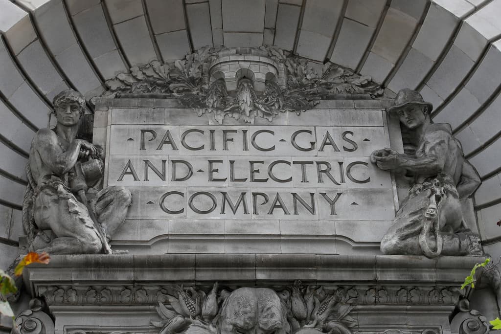 <b>Pacific Gas & Electric </b>informó el domingo, 21 de diciembre, que "los daños causados por el incendio en nuestra subestación fueron significativos y extensos, y
<b> las reparaciones y la restauración serán complejas</b>”. En cuanto a la causa del apagón, la empresa señaló que aún 
<b>se mantiene bajo investigación</b>.