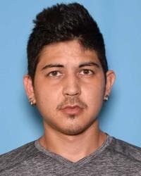 <a href="https://www.dea.gov/fugitives/shaun-hart" target="_blank">Shaun Hart</a>, de 28 años. Es buscado por posesión con intención de distribuir sustancias controladas. Fue visto por última vez en Hawai.