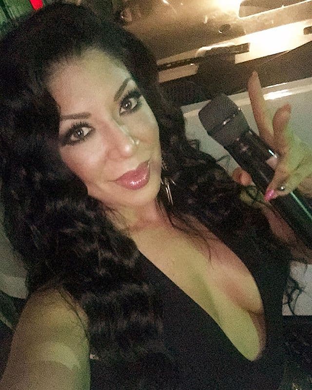 Un dress en color negro y con un diseño más atrevido y sexy a la vez.