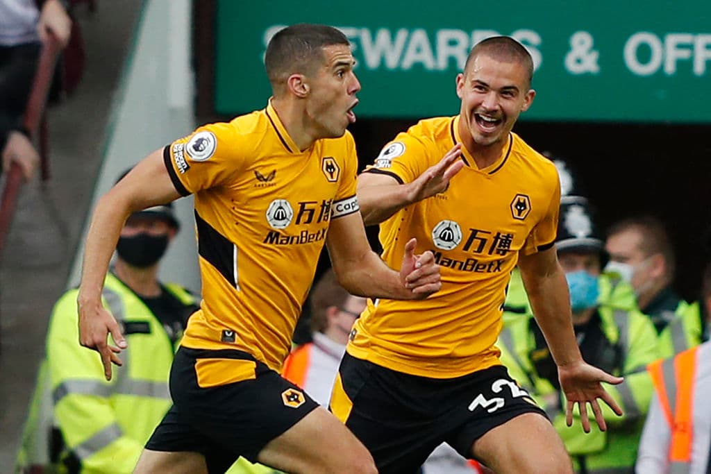 Con goled de Romain Saiss al 80, Conor Cody al 85 y Rúben Nevez al 90+5 Wolverhampton logra remontar una desventaja de 2-0 para vencer 2-3 en su visita al Aston Villa