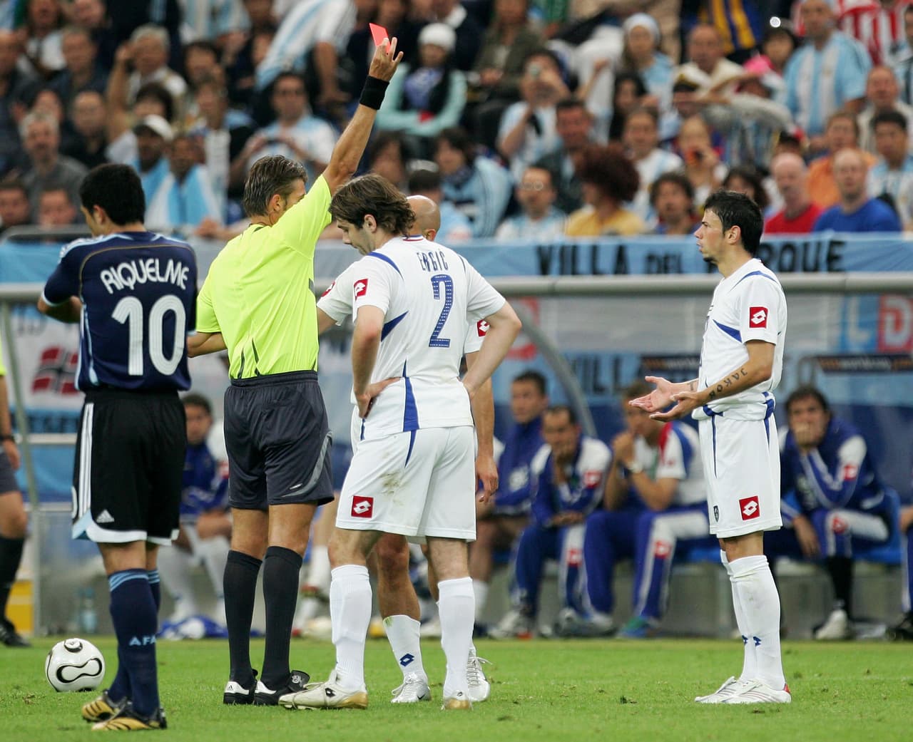 En Argentina los titulares eran Crespo, Javier Saviola y Juan Román Riquelme.