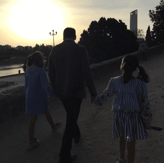 El Día del Padre, Karla celebró a su esposo Emerson por ser "el mejor papá del mundo" y caminar siempre al lado de sus hijas.