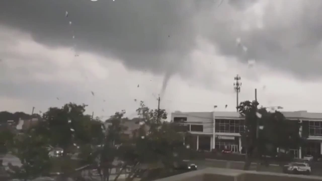 Tornado toca tierra en Nueva Jersey, Wanda Vázquez juramenta como nueva gobernadora de Puerto Rico, y más