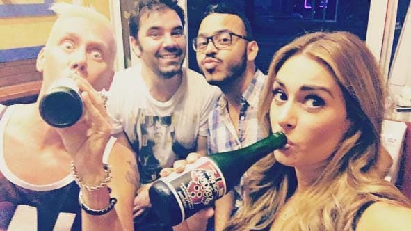 Galilea disfrutando con amigos en Miami.