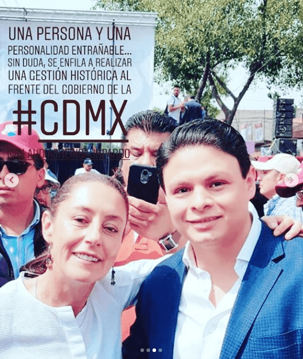 En esta fotografía posa junto a la jefa de gobierno de la Ciudad de México Claudia Sheinbaum.