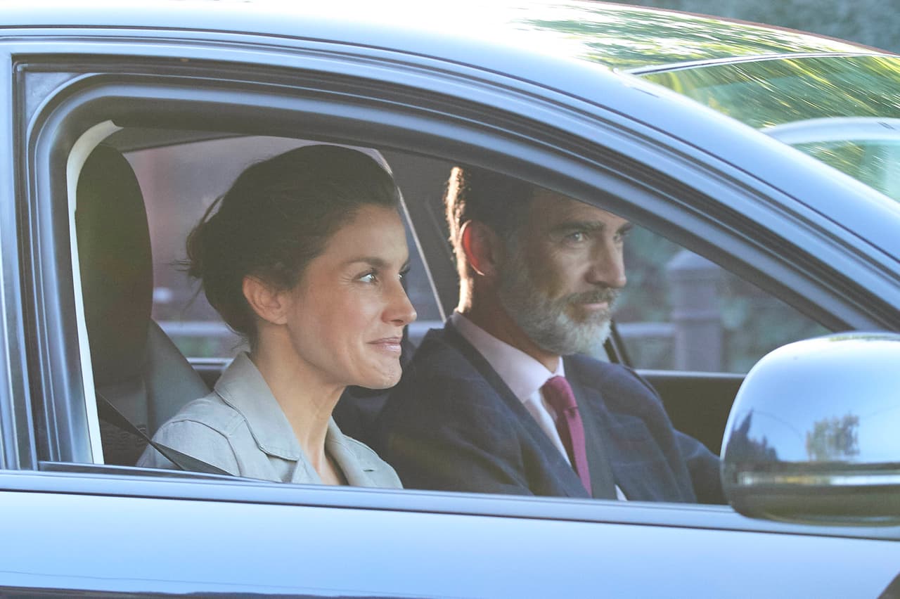 Con este look se pudo apreciar el bronceado de su piel tras viajar a lugares como Mykonos, Grecia, y Mallorca, España.