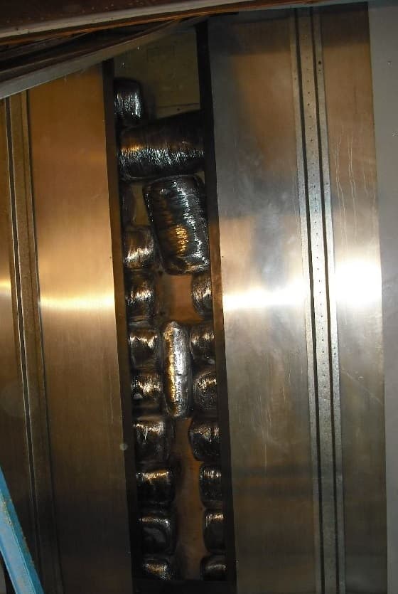 En los recientes decomisos registrados en el sur de California los narcos trataron de ocultar la marihuana en compartimientos secretos de camiones de carga.