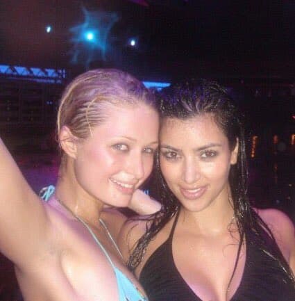 Recientemente Paris Hilton compartió a través de su cuenta en Twitter imágenes donde aparece junto a Kim Kardashian durante un viaje que realizaron por Ibiza en 2006.