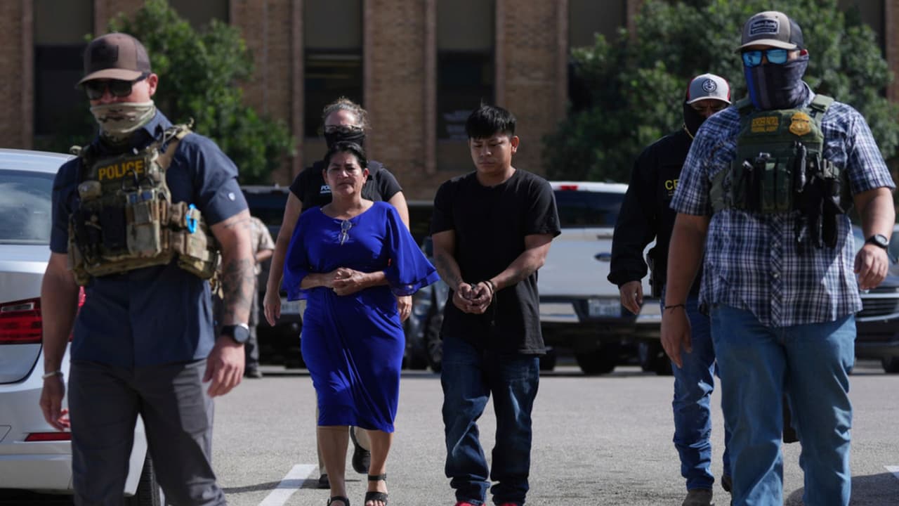 El día a día de agentes federales y migrantes en la Corte de Inmigración de San Antonio