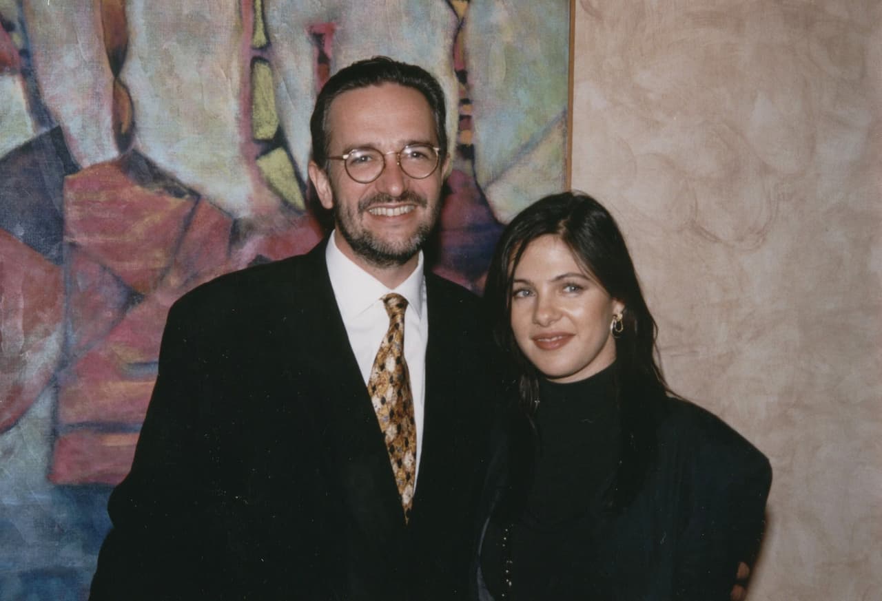 15 días antes de concluir las grabaciones, la actriz anunció que abandonaba la telenovela por incumplimiento de contrato pues, en él, se había estipulado que no se podía hacer ningún cambio a su personaje sin su consentimiento. Además de dejar el melodrama, Colchero demandó a TV Azteca.