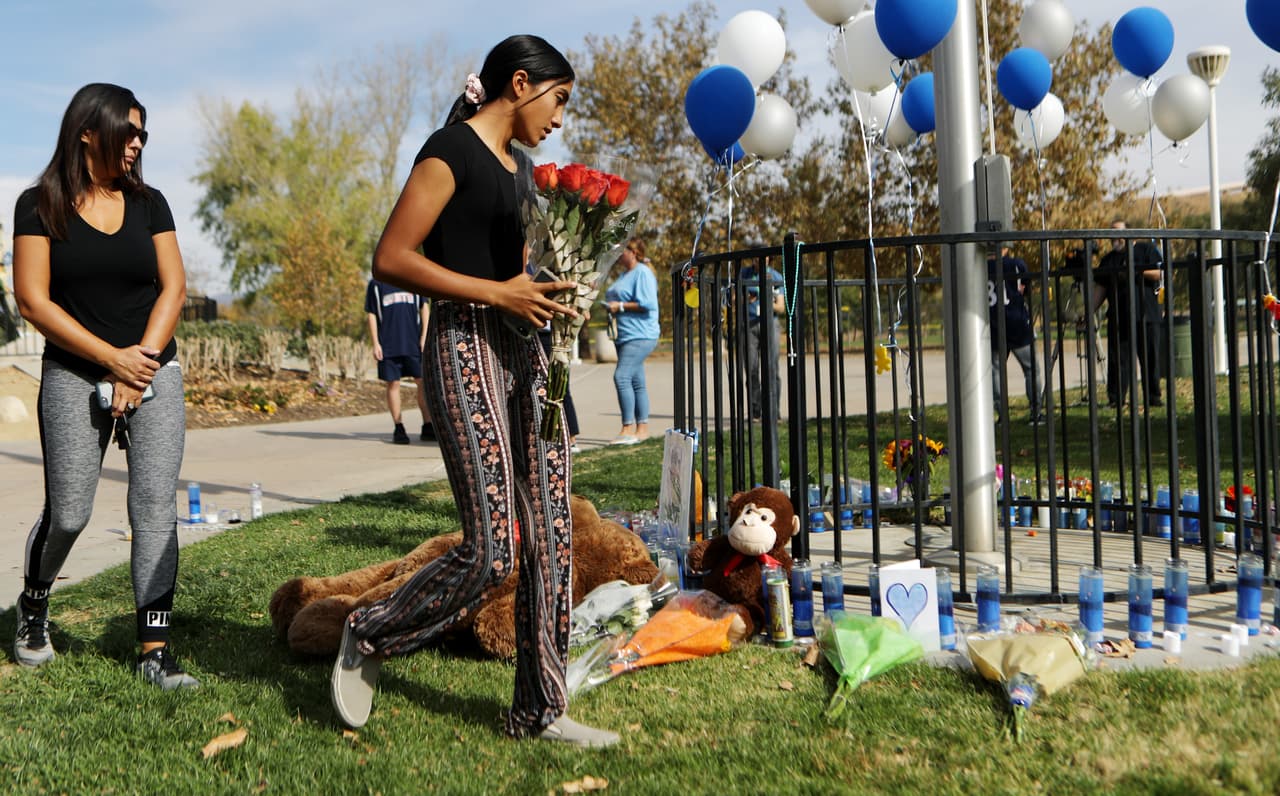 Cientos de personas han participado en vigilias organizadas en diversos puntos de Santa Clarita, ciudad donde ocurrió el trágico tiroteo en la escuela secundaria Saugus.