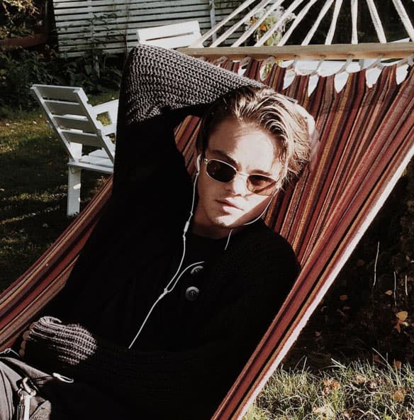 Descansando en una hamaca.