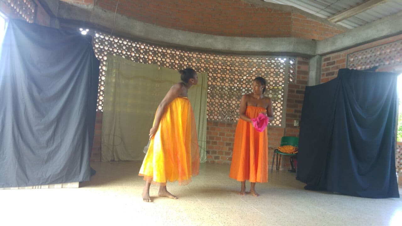 En Quibdó, la capital de uno de los departamentos más pobres de Colombia, la violencia y el reclutamiento de jóvenes para bandas criminales se combaten con cine, literatura, teatro, danza y música.