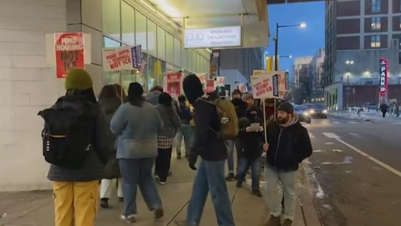 Protestan contra contratos que autorizan a ICE usar estacionamientos en Filadelfia