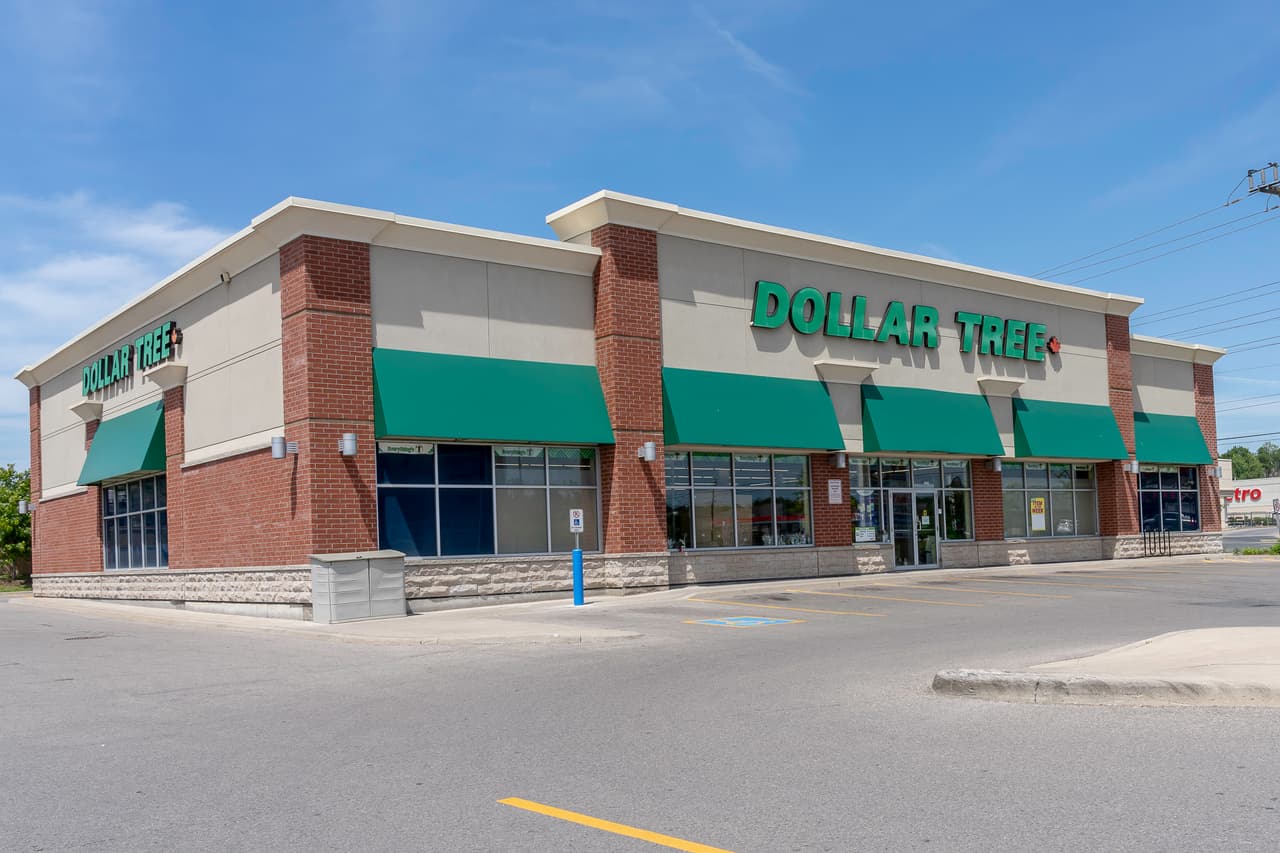 <b>Dollar Tree.</b> Esta cadena de tiendas aún está buscando ocupar puestos de tiempo completo. A finales de marzo anunció en su sitio web que contrataría a más de 25,000 nuevos trabajadores.
<br>