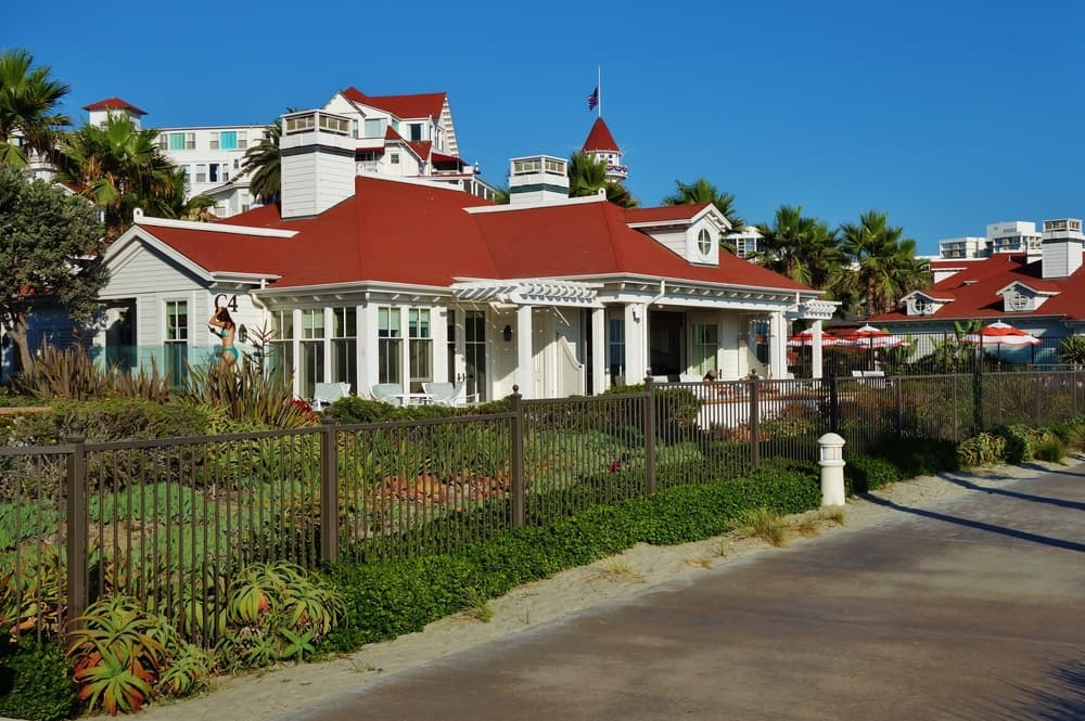 Desde inicios de siglo se han hecho reportes de que el fantasma de Kate se aparece por la playa o en partes del hotel. Al parecer, uno de sus sitios favoritos es la tienda de souvenirs, donde constantemente se caen cosas de su lugar, según personal del hotel.