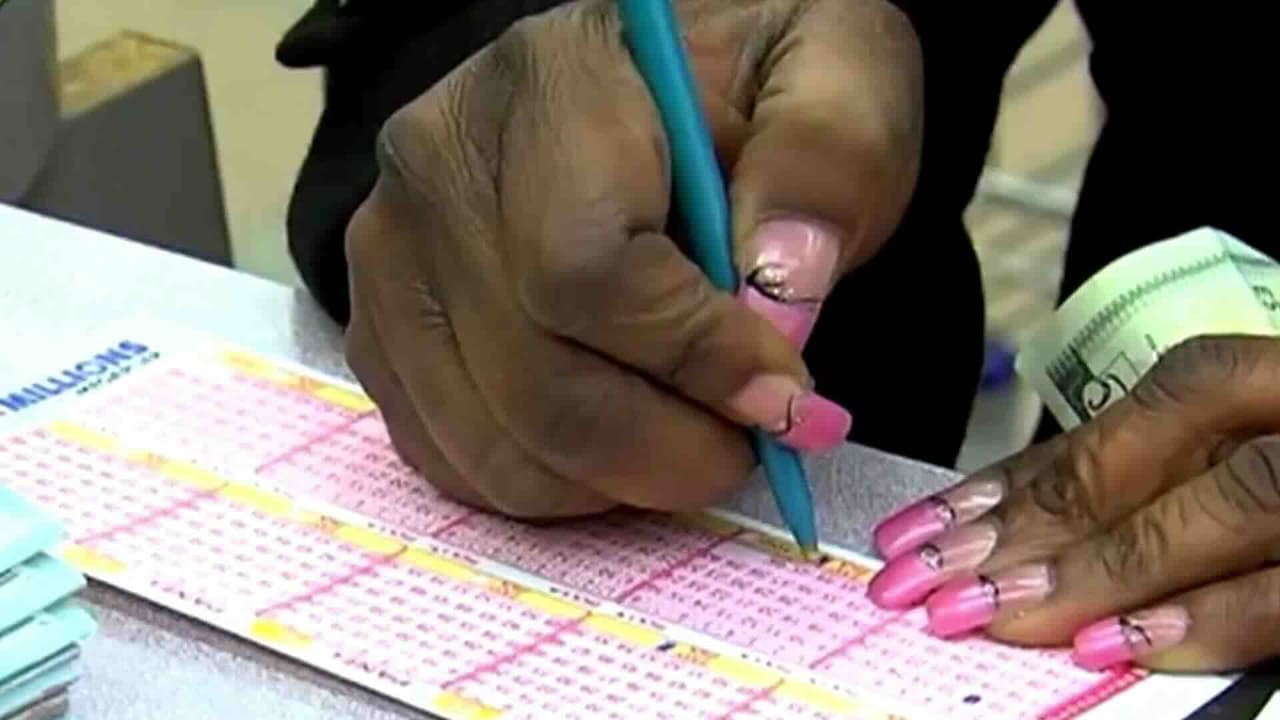 Mega Millions alcanza récord de 533 millones de dólares