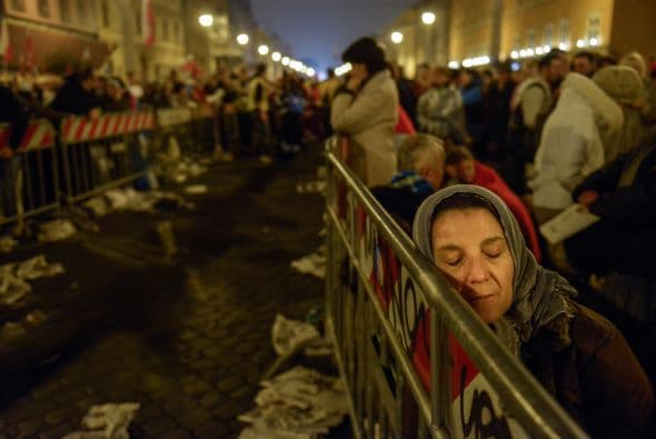 Cerca de 1.800,000 personas asistieron a la ceremonia de canonización. Muchos aguardaron horas el comienzo de la ceremonia presidida por el Papa Francisco.