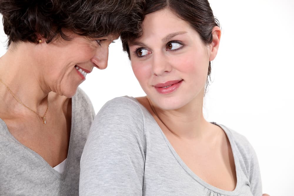 Necesitas apoyarte mucho más en tu experiencia y también en los consejos y recomendaciones de personas que saben cómo conducir su vida amorosa por haber vivido problemas y circunstancias parecidas a las tuyas. Oye, analiza y luego actúa.