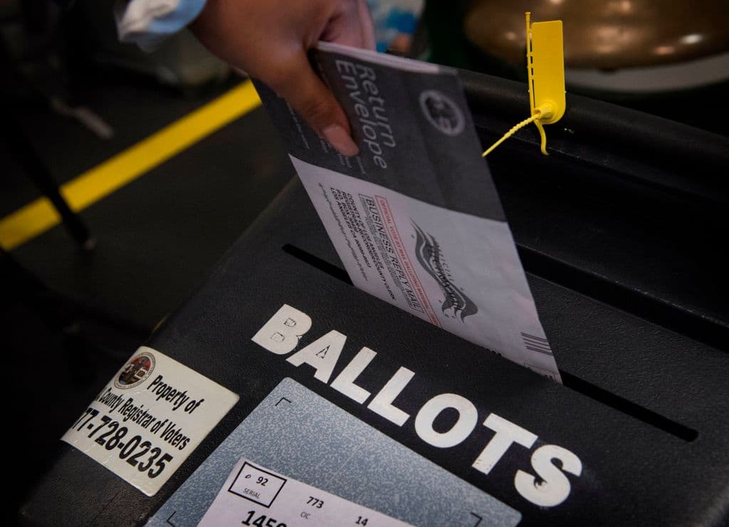 <b>20 DE MARZO.</b> El gobernador de California autorizó la votación por correo para las elecciones especiales para proteger a la población ante el brote del coronavirus. Asimismo, se suspenden los plazos para las audiencias públicas requeridas por las subdivisiones políticas que están en proceso de cambio de un método general de elección a elecciones de distrito.