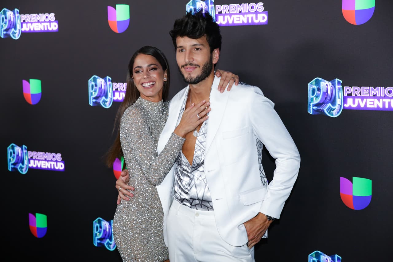 Sebastian Yatra y Tini en la alfombra de PJ 2019