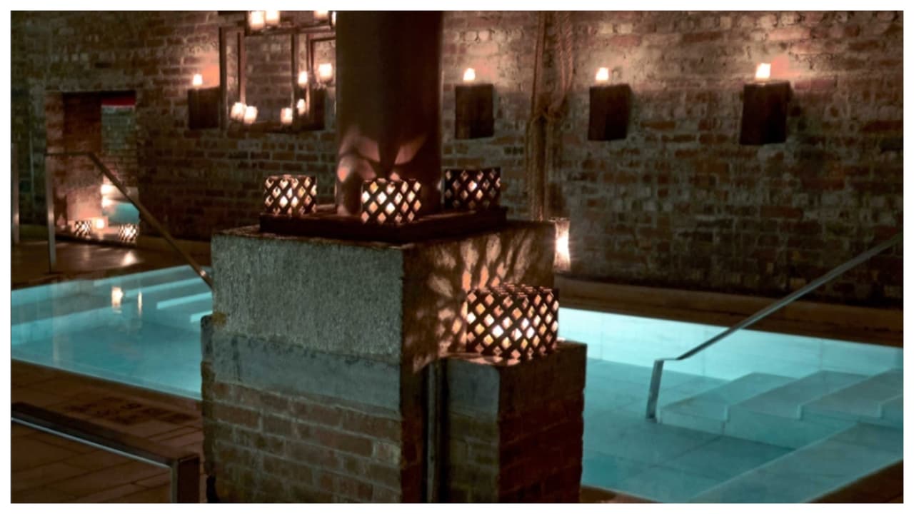 Bajo suaves aromas de azahar Aire Ancient Baths ofrece un tour por piscinas de aguas termales climatizadas, diseñado para el bienestar total. Además: tienen paquetes con masajes y tratamientos especiales para parejas, como el Ribera del Duero española, en el que te sumerges con tu pareja en un baño de vino mientras 
<b>disfrutan de una cata de vinos y quesos.</b> 
<a href="https://www.google.com/maps/dir/88+Franklin+St,+New+York,+NY+10013/@40.7183616,-74.0750058,12z/data=!4m9!4m8!1m0!1m5!1m1!1s0x89c25a20767ad4b5:0x120bed2be2ade7b7!2m2!1d-74.0047939!2d40.7182528!3e0">La dirección es: 88 Franklin St</a>.