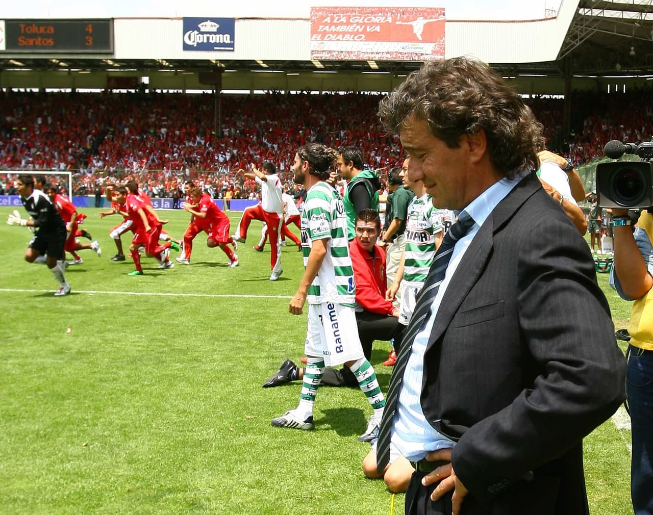 El llanto de Romano contrastó con la fiesta del Toluca campeón del Bicentenario 2010.
