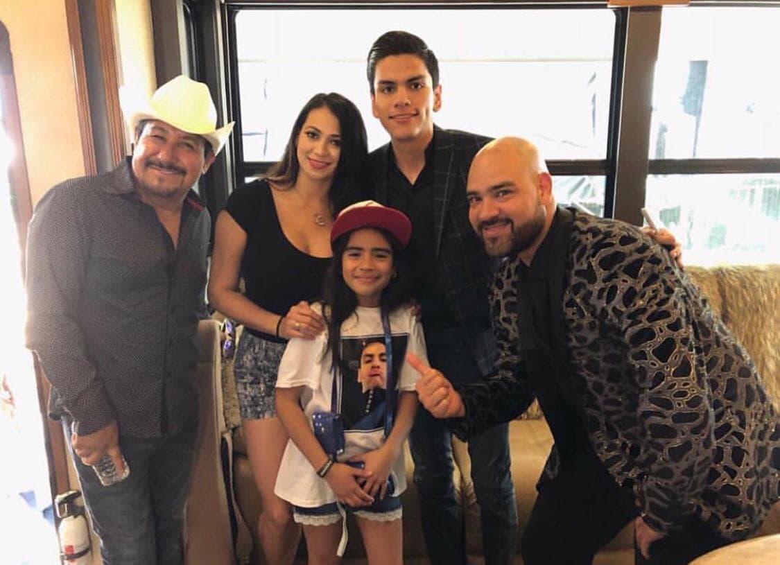 Carla, El Pelón y El Feo fueron cómplices de tan lindo detalle para la pequeña Isabel y Virlan García.