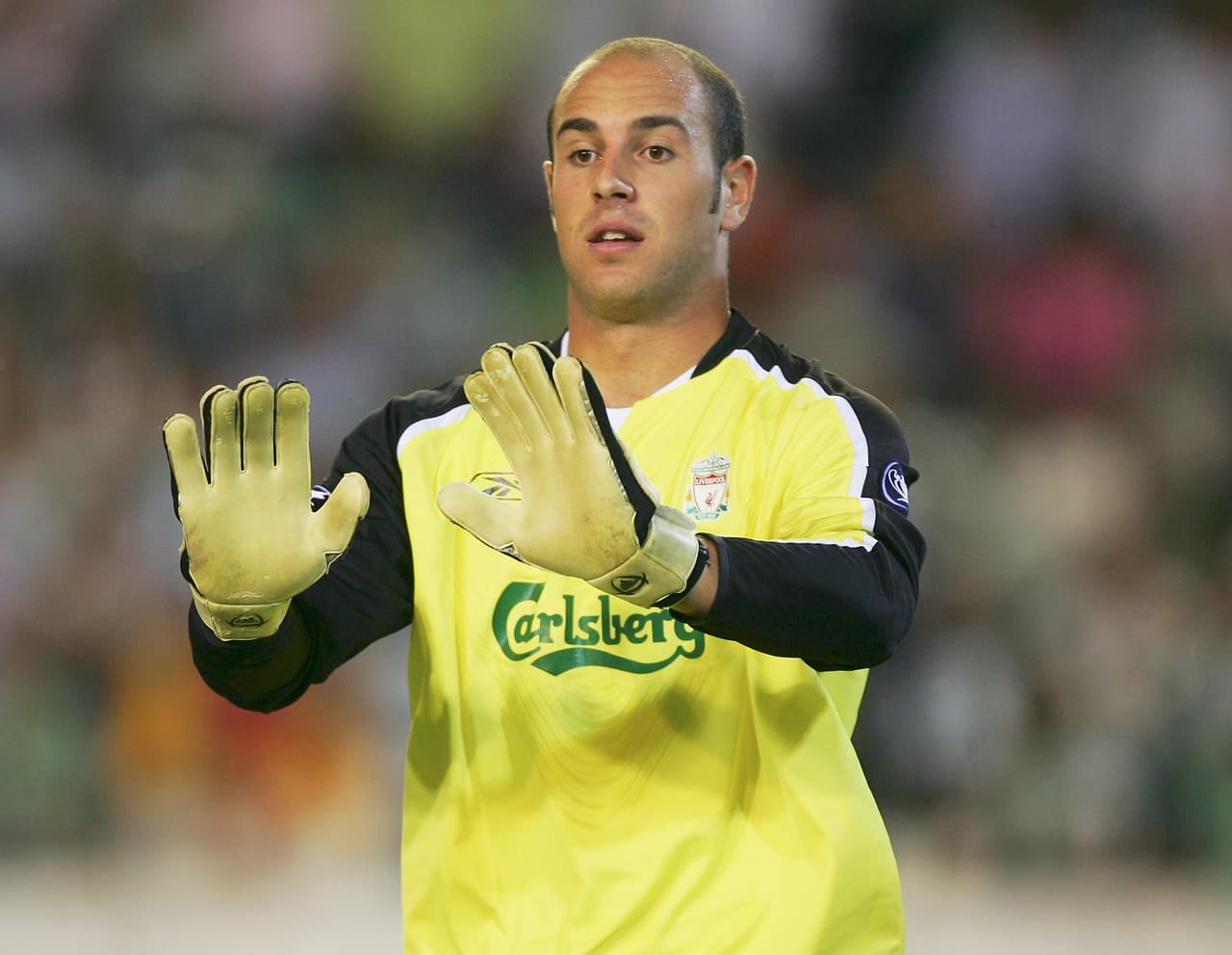 <b>JOSÉ MANUEL REINA</b>
<br>Pepe Reina, cuando jugaba en el Liverpool FC, tenía unos rituales muy particulares la noche antes de cada partido. Tenía que cenar queso, jamón y una copa de vino, pero no sólo eso. Además, tenía que asegurarse que su coche, ¡tuviera el tanque lleno de gasolina!
