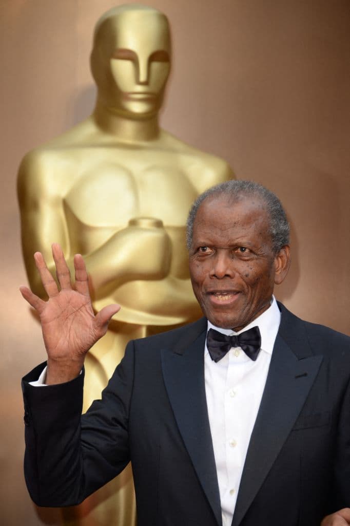 “Pero incluso mientras lloramos, celebramos la vida de un gran bahameño: un ícono cultural, actor y director de cine, empresario, activista de derechos humanos y civiles y, últimamente, diplomático”, dijo el Primer Ministro de las Bahamas. 
<br>