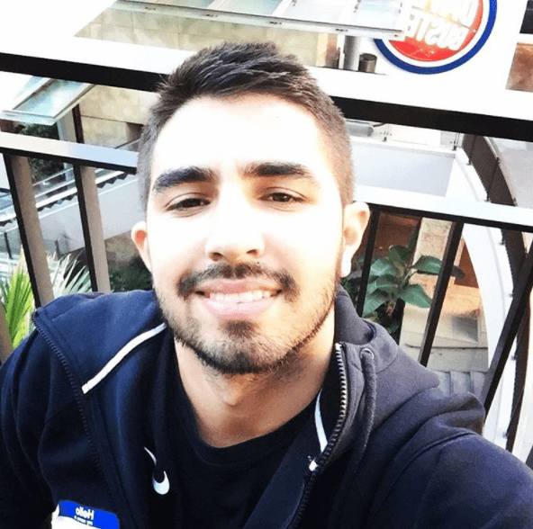 "Te dejo libre" fue coautoría junto a Fernando Camacho, así como "Déjame amarte" son canciones que hicieron famosas La Arrolladora Banda El Limón.