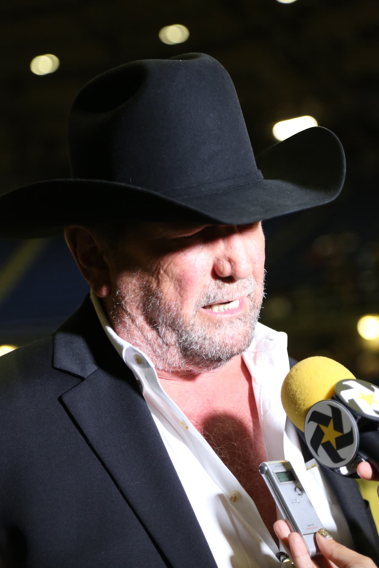 Oscar Flores de Representaciones Apodaca, quien fuera manager del cantante durante muchos años, se hizo presente.