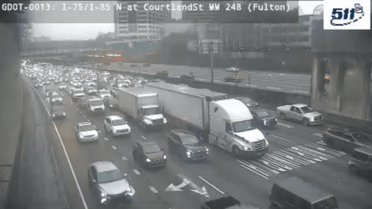 El segundo choque ocurrió sobre la I-75/85 NB cerca de 17th Street.