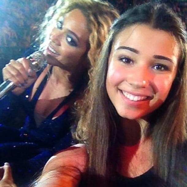 ¿Qué tal esta fan con Beyoncé en pleno concierto? Otro caso muy famoso.