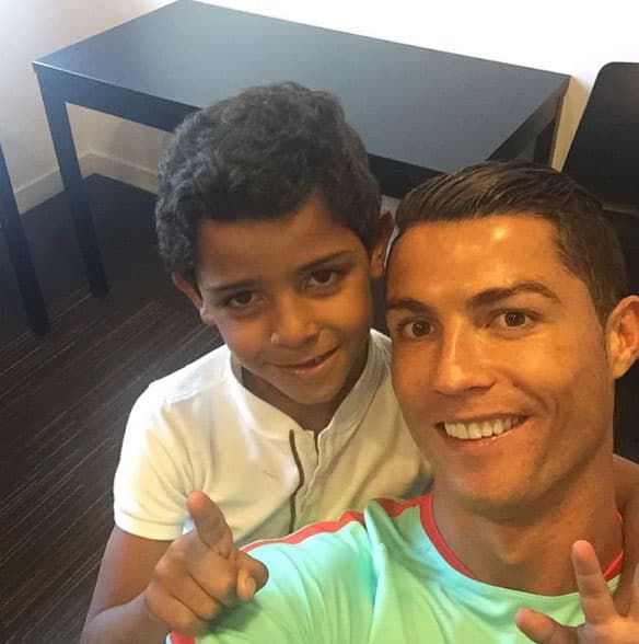 Estrellas del deporte como Cristiano Ronaldo nos comparte su vida con su hijo.