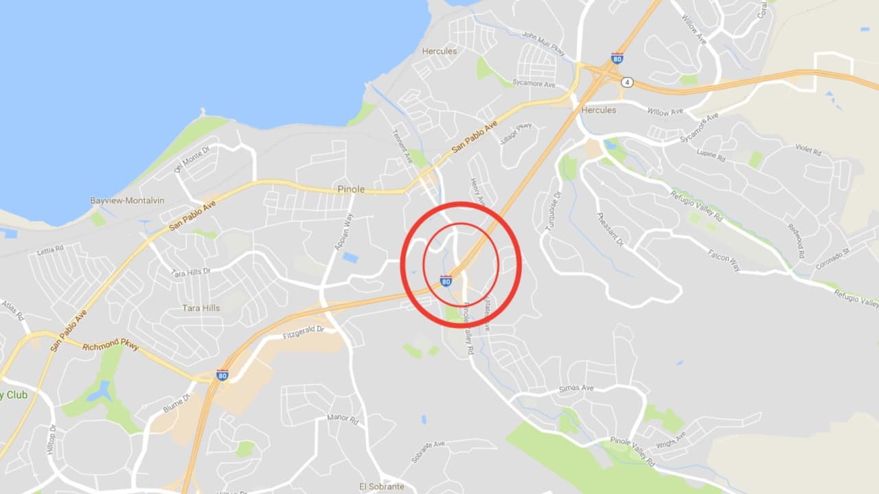 3
<b>. San Francisco, California.</b>
<br>
<br>Autopista I-80 cerca de Pinole Valley Road en Pinole.