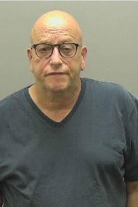 David Louis Abels, residente de Chapel Hill, fue acusado de un cargo de delito menor por solicitar prostitución.